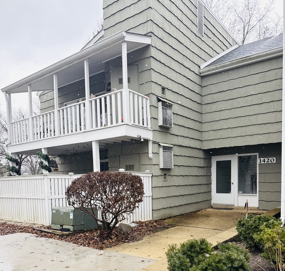 1420 Stonebridge Trail #1-3, Wheaton, IL 60189