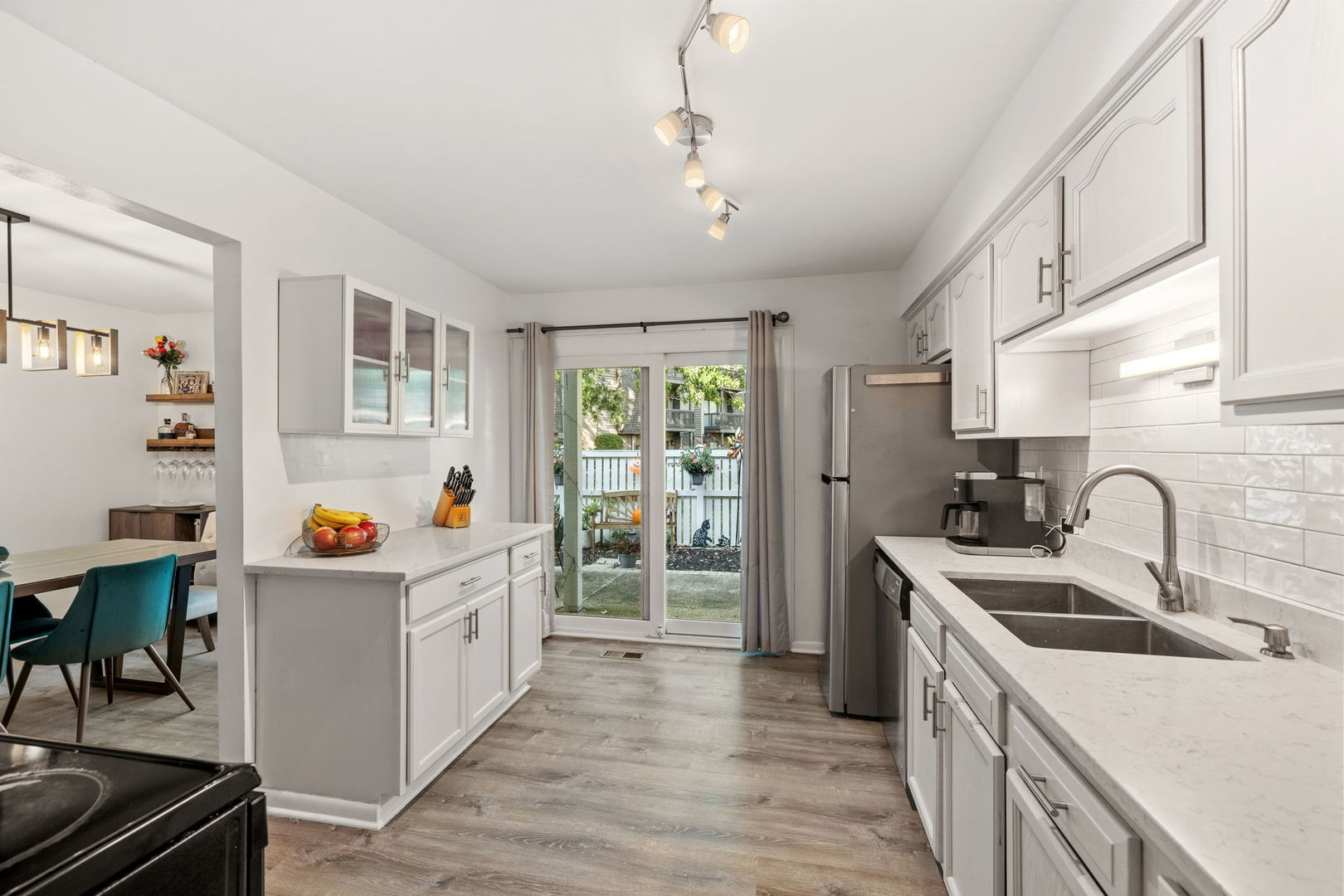 1420 Stonebridge Trail #1-3, Wheaton, IL 60189