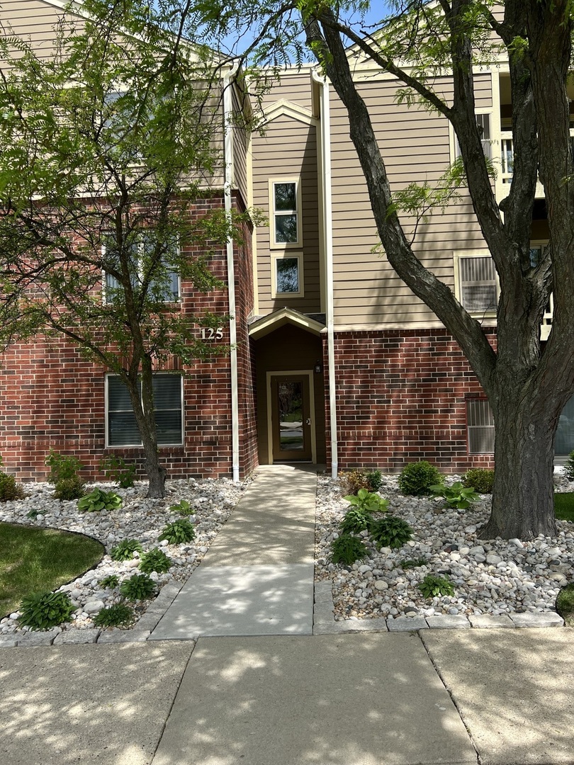 125 GLENGARRY Drive #104, Bloomingdale, IL 60108