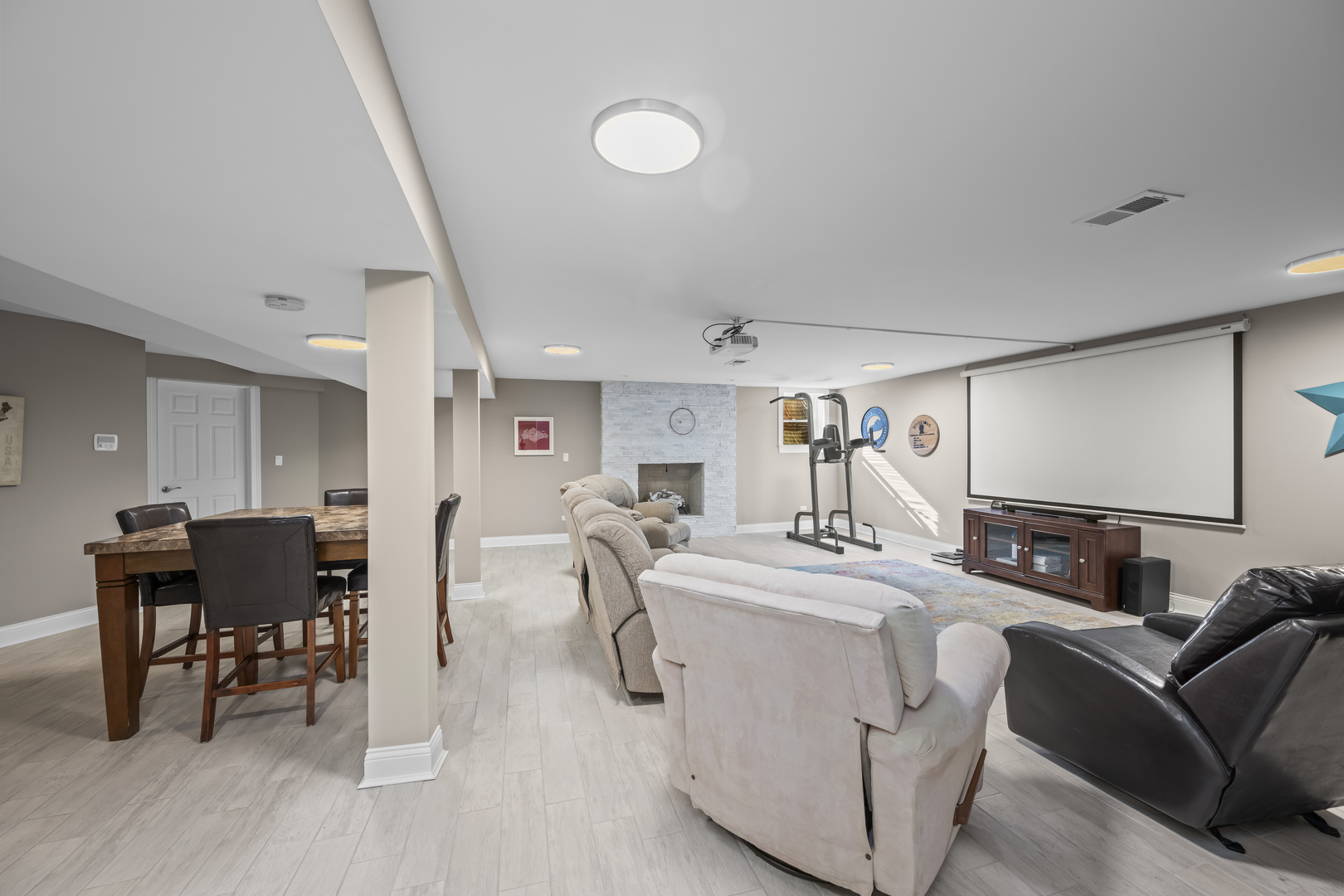 1990 Berry Lane, Des Plaines, IL 60018