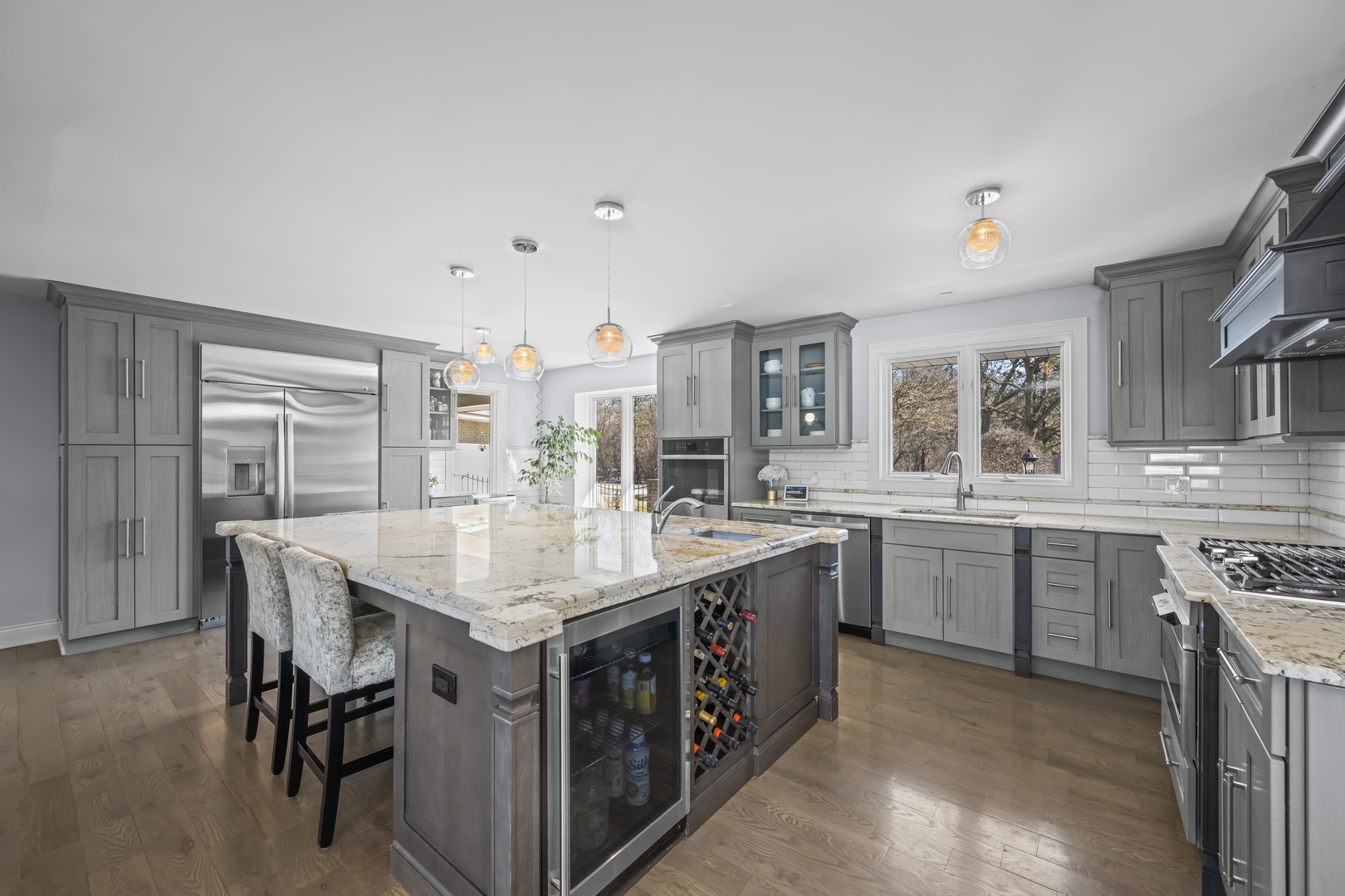 1990 Berry Lane, Des Plaines, IL 60018