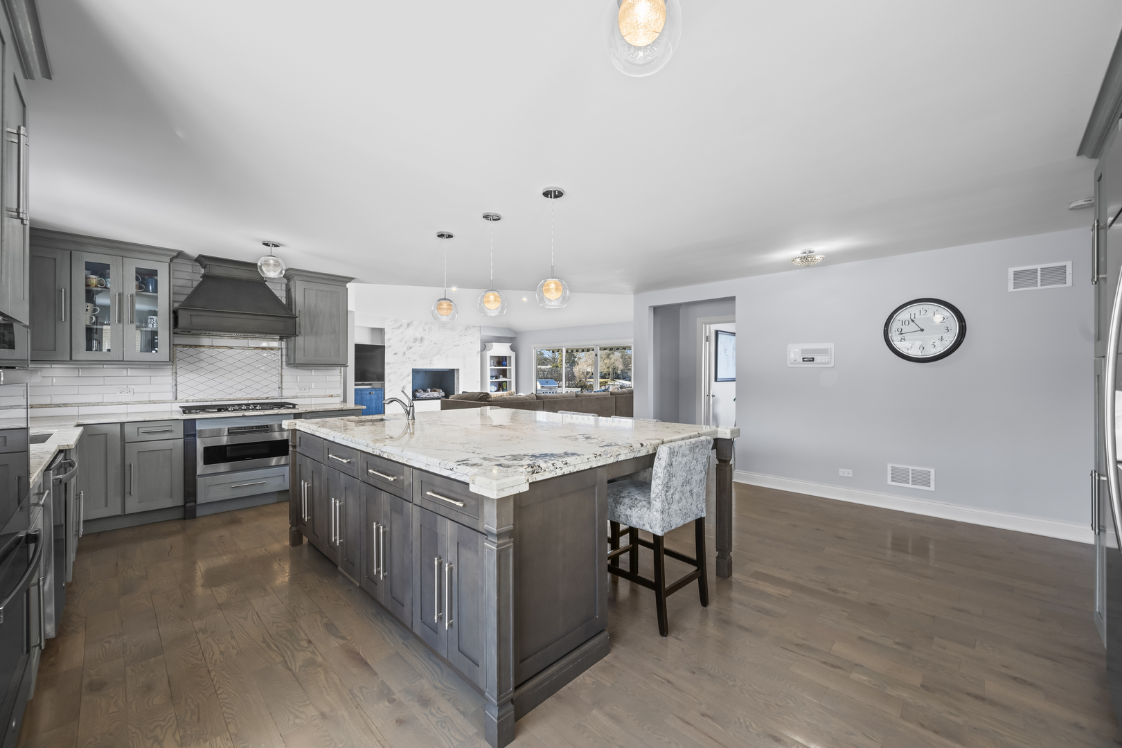 1990 Berry Lane, Des Plaines, IL 60018