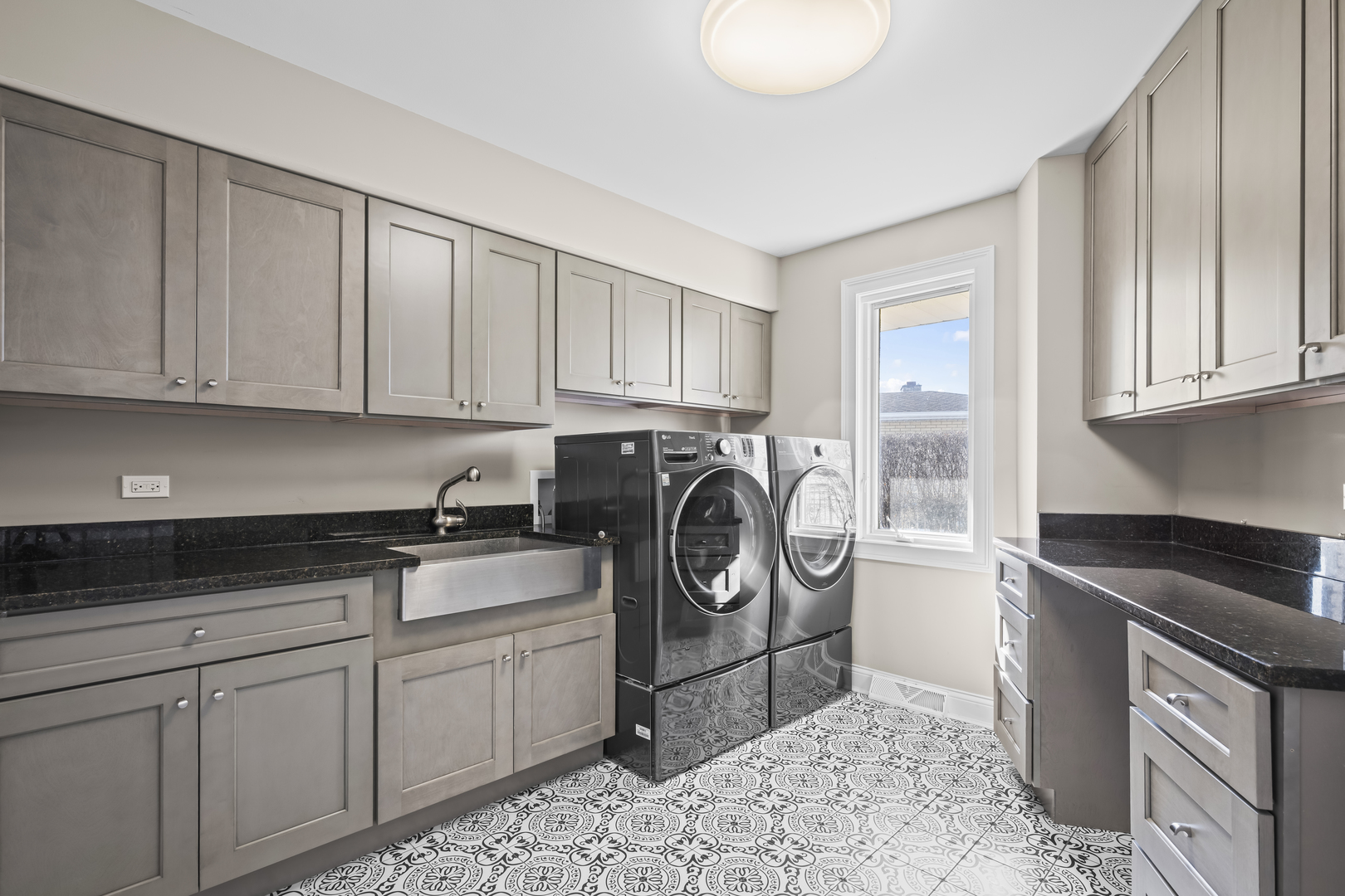 1990 Berry Lane, Des Plaines, IL 60018