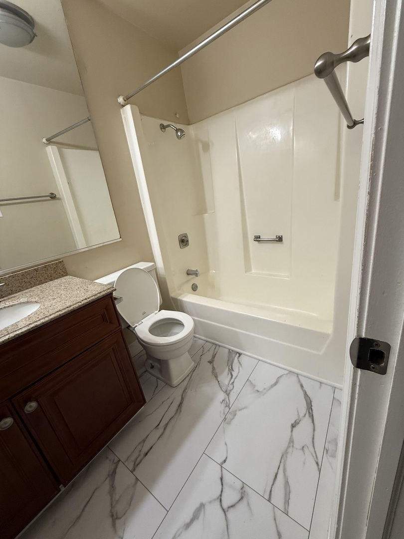 7525 Nantucket Drive #210, Darien, IL 60561