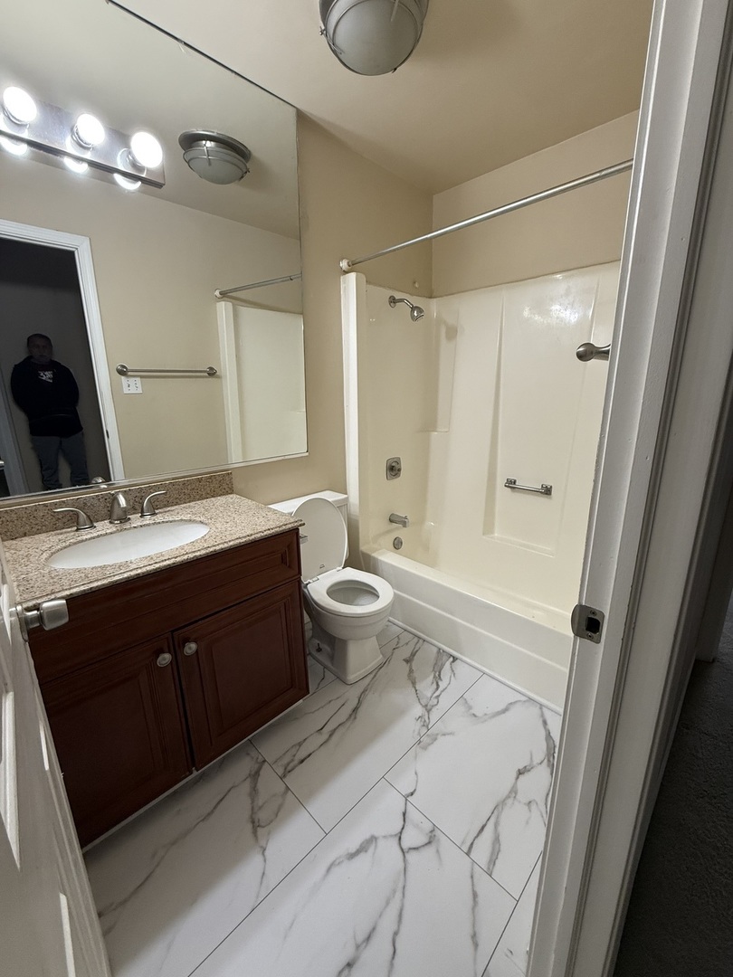 7525 Nantucket Drive #210, Darien, IL 60561