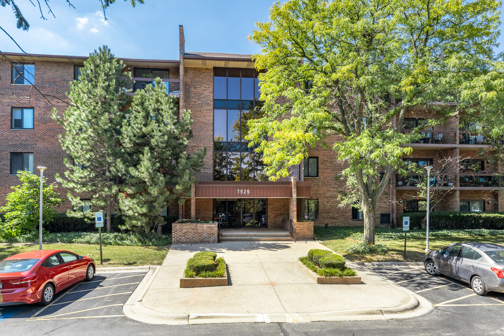 7525 Nantucket Drive #210, Darien, IL 60561