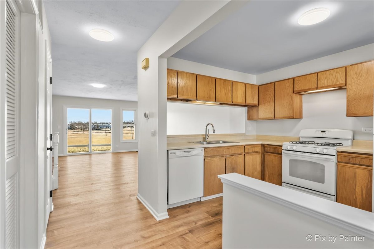 277 Greensboro Court #4, Elk Grove Village, IL 60007