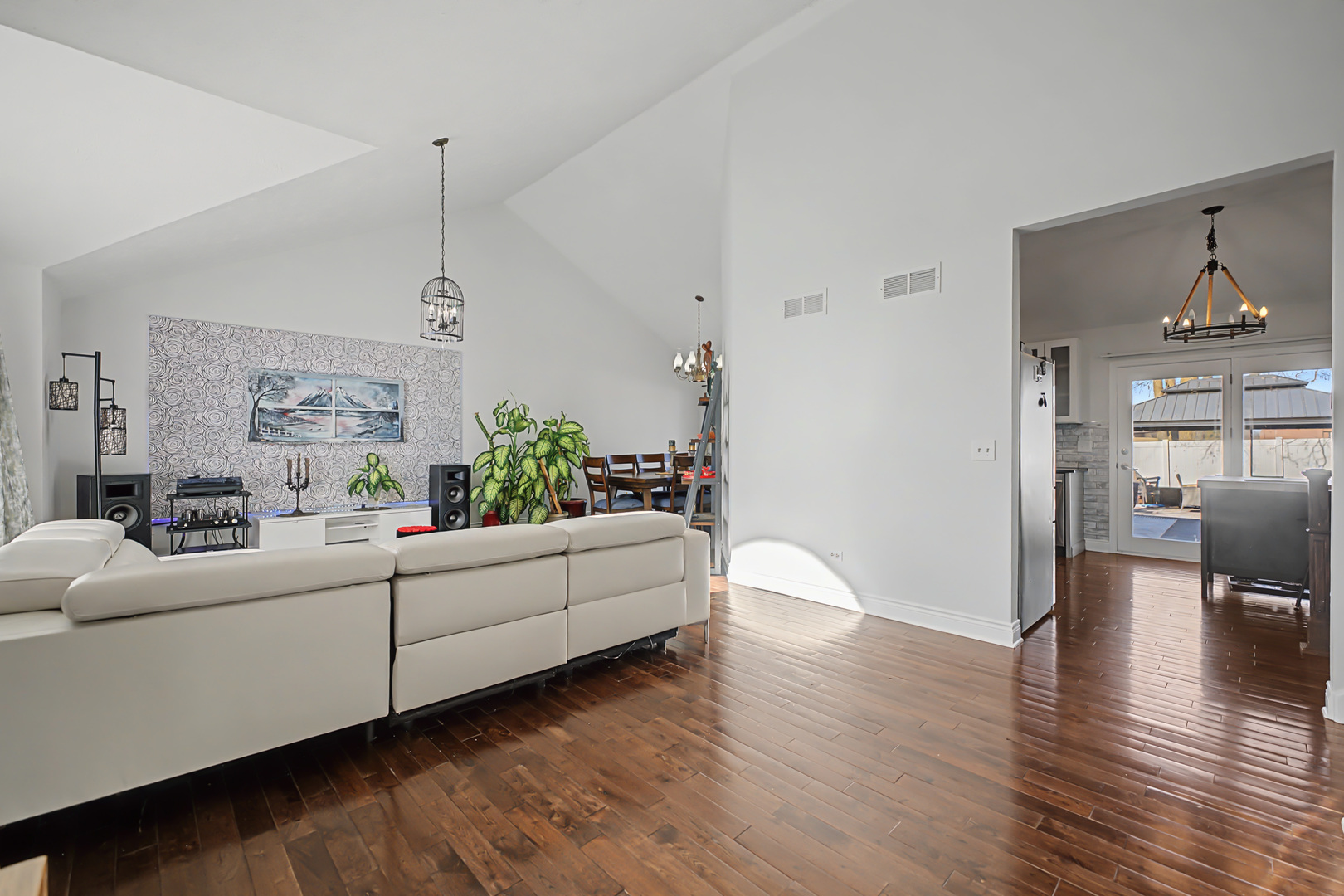 24914 W Illini Drive, Plainfield, IL 60544