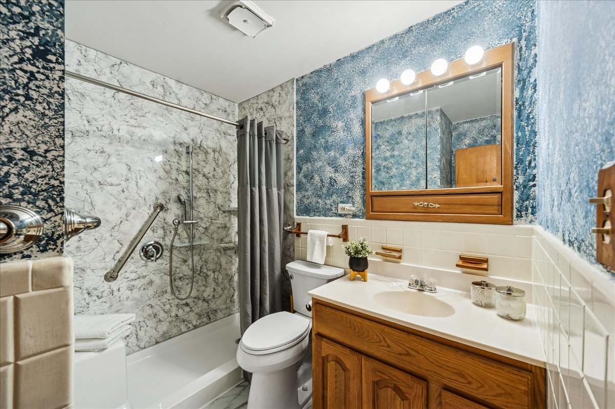 234 Peach Tree Lane, Elk Grove Village, IL 60007