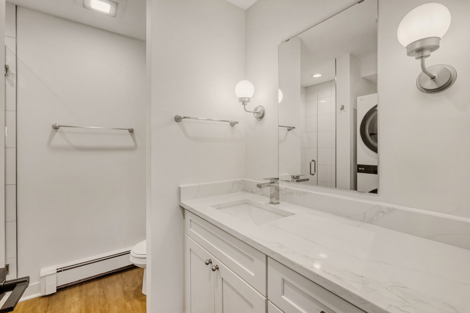 785 Pershing Avenue #1-B, Glen Ellyn, IL 60137