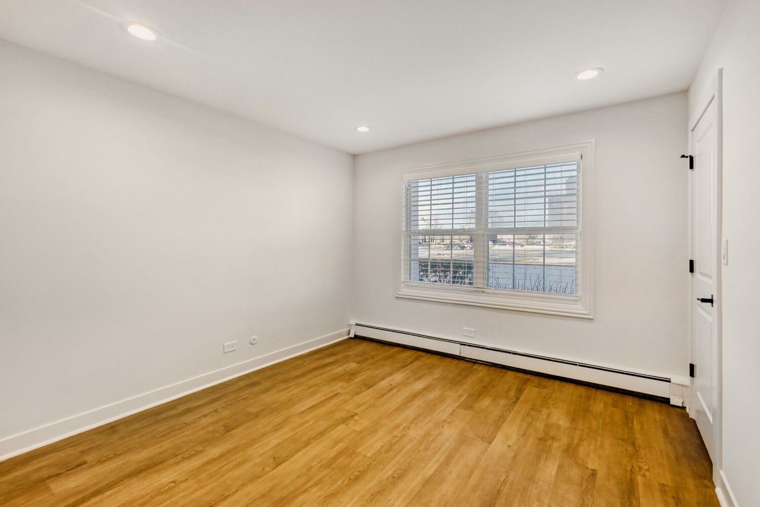 785 Pershing Avenue #1-B, Glen Ellyn, IL 60137