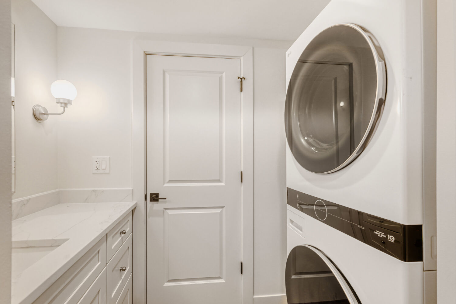 785 Pershing Avenue #1-B, Glen Ellyn, IL 60137