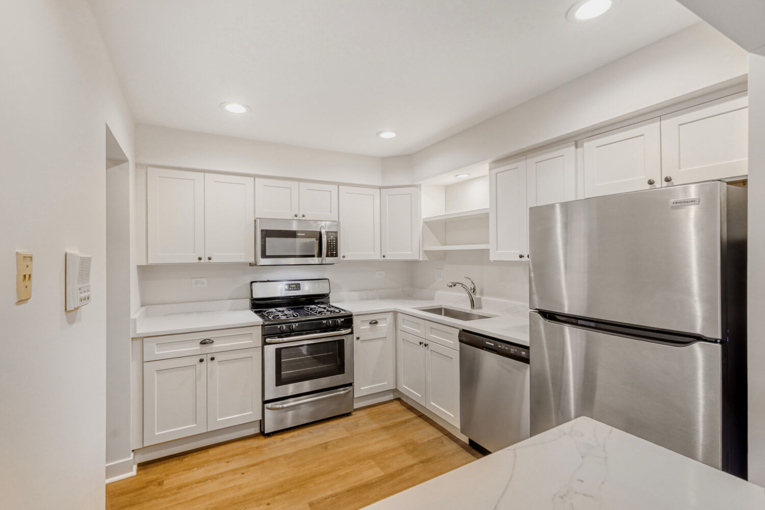 785 Pershing Avenue #1-B, Glen Ellyn, IL 60137