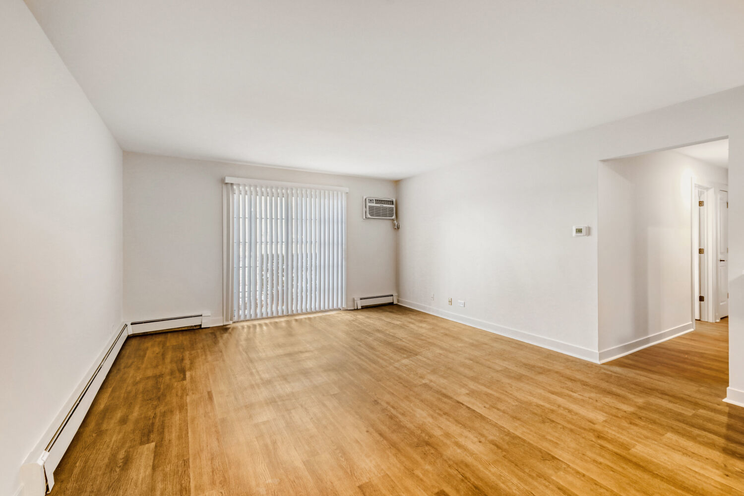 785 Pershing Avenue #1-B, Glen Ellyn, IL 60137