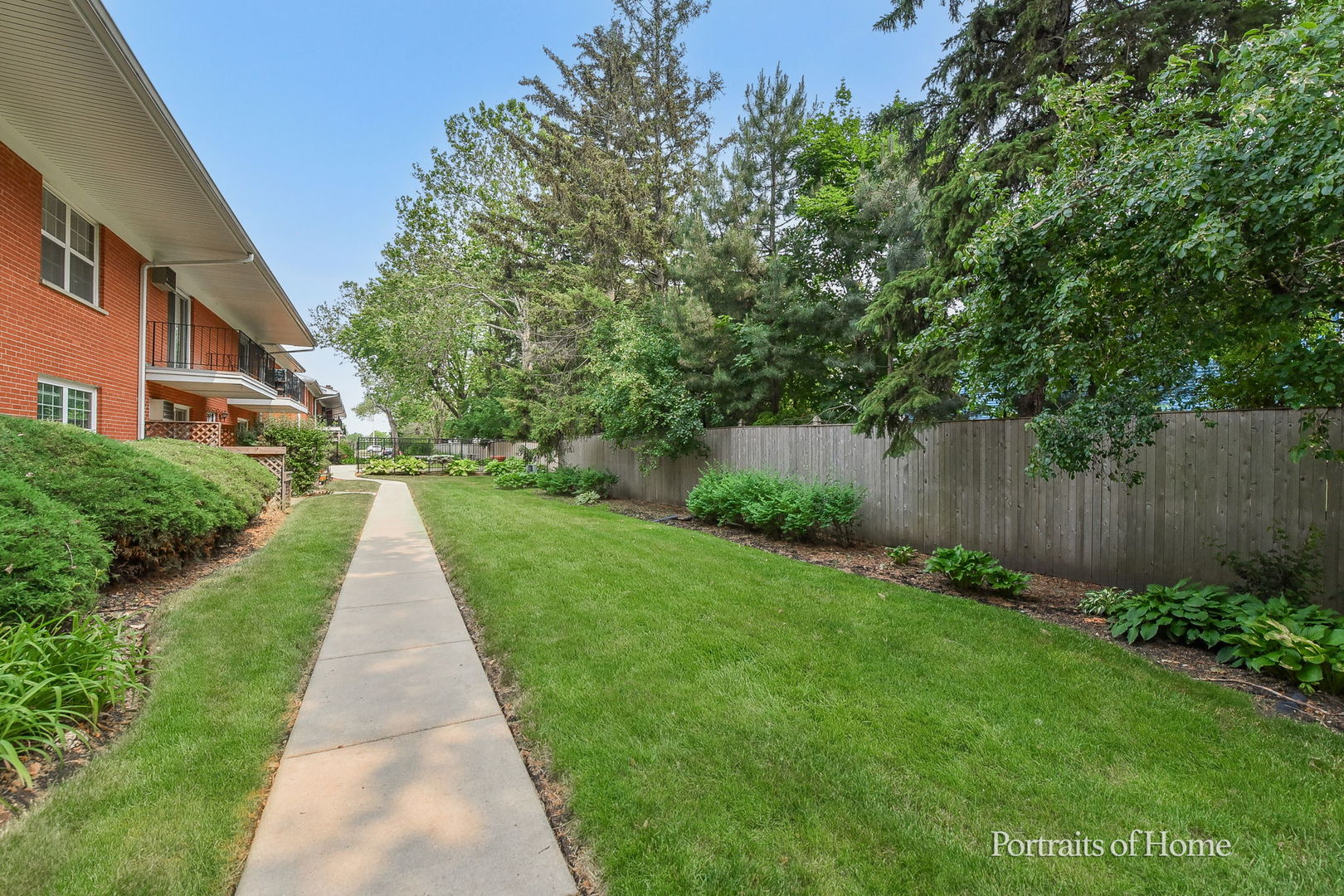 785 Pershing Avenue #1-B, Glen Ellyn, IL 60137