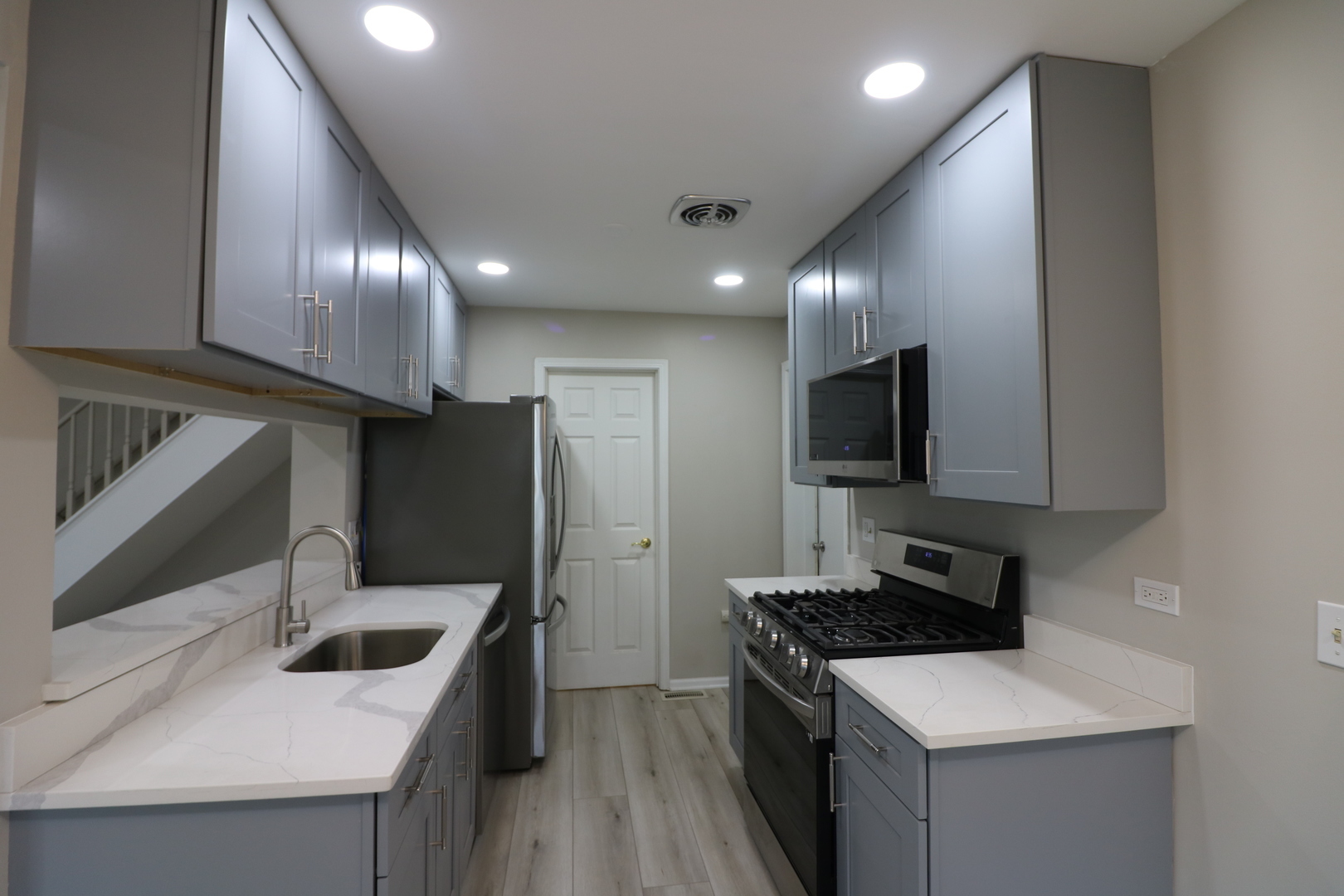 360 Farmingdale Circle #360, Vernon Hills, IL 60061