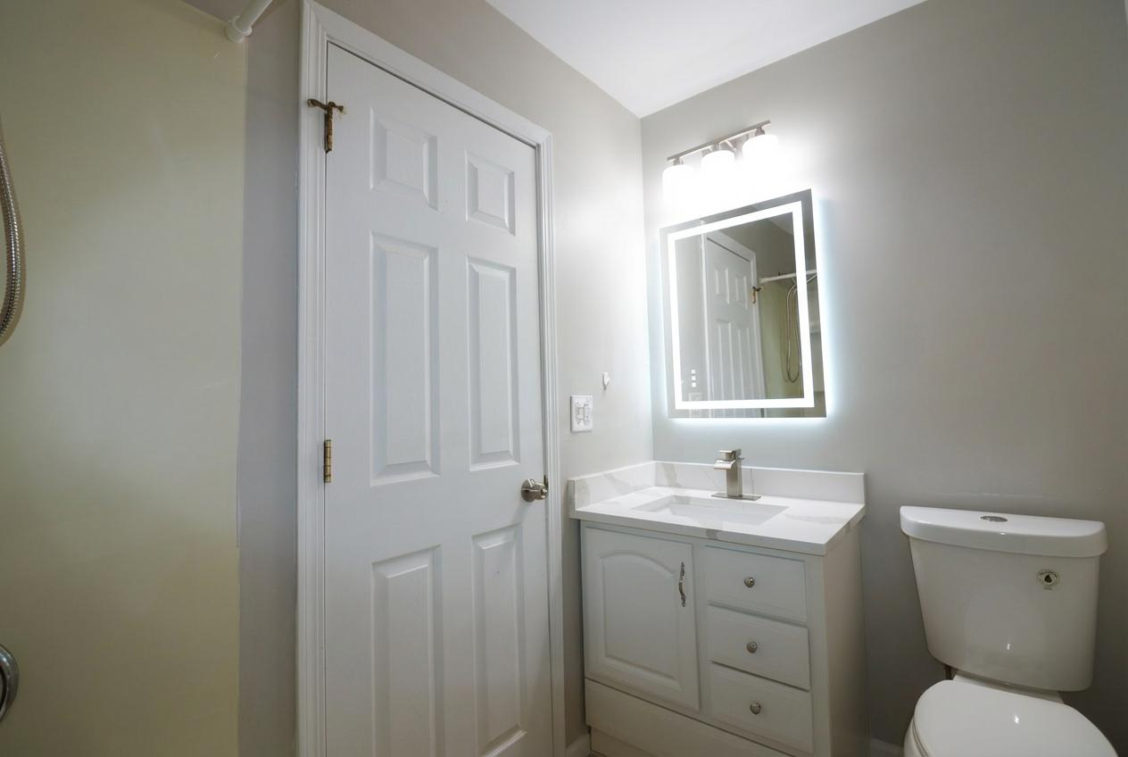 360 Farmingdale Circle #360, Vernon Hills, IL 60061