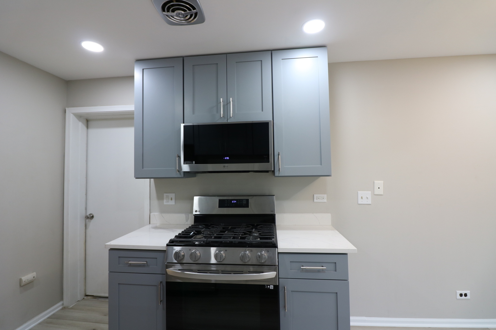 360 Farmingdale Circle #360, Vernon Hills, IL 60061