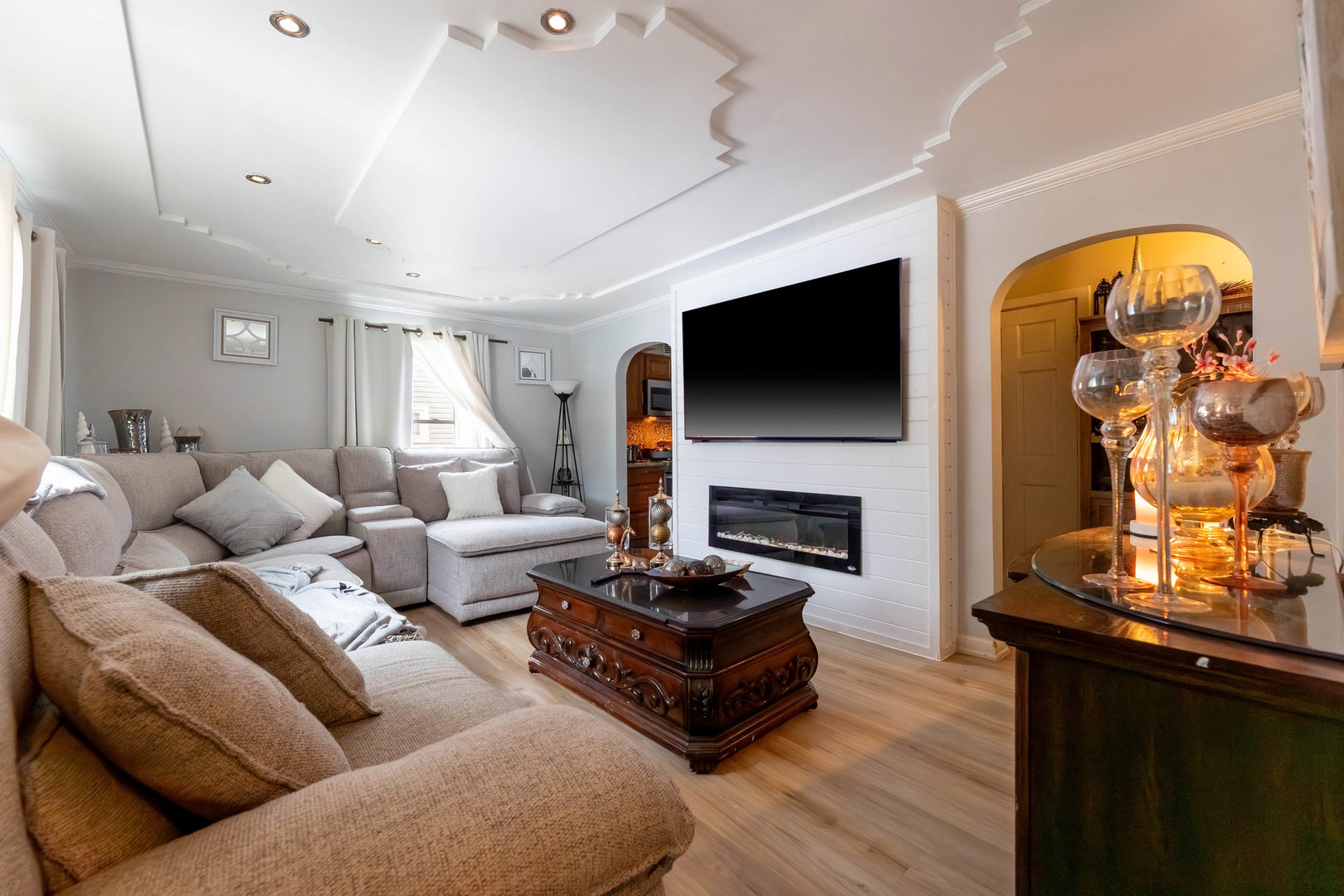 730 E Benton Street, Aurora, IL 60505