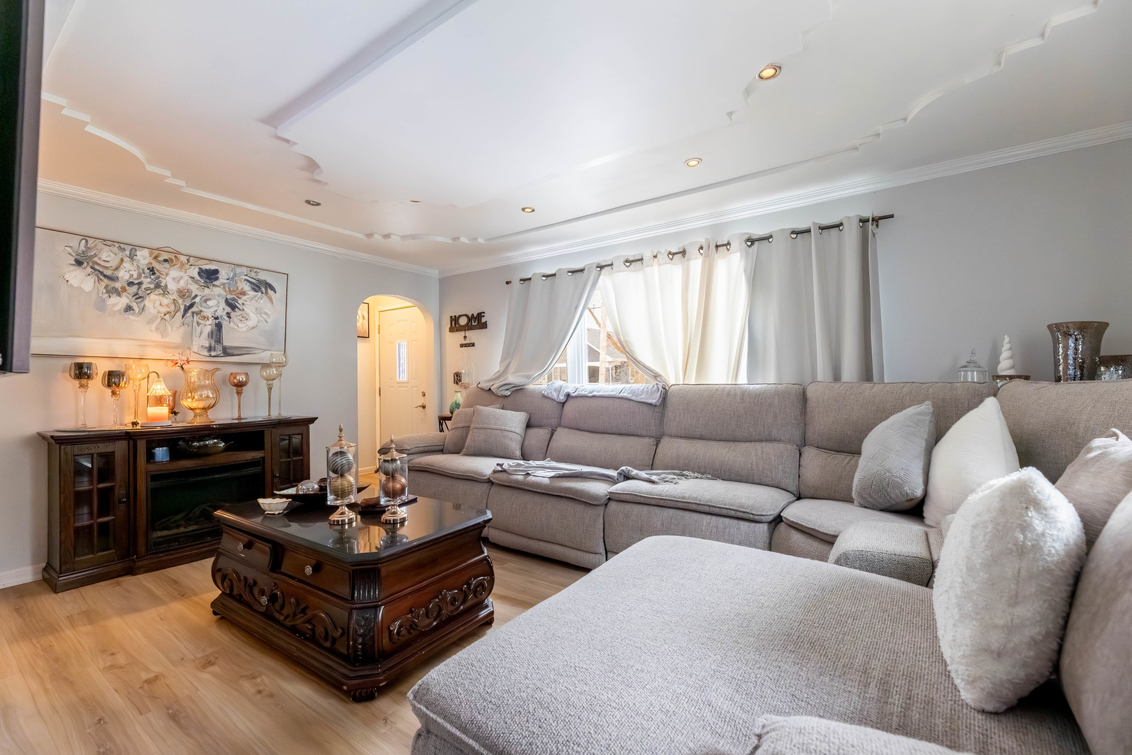 730 E Benton Street, Aurora, IL 60505