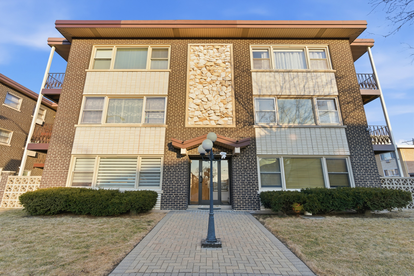 3001 N PARIS Avenue #207, River Grove, IL 60171