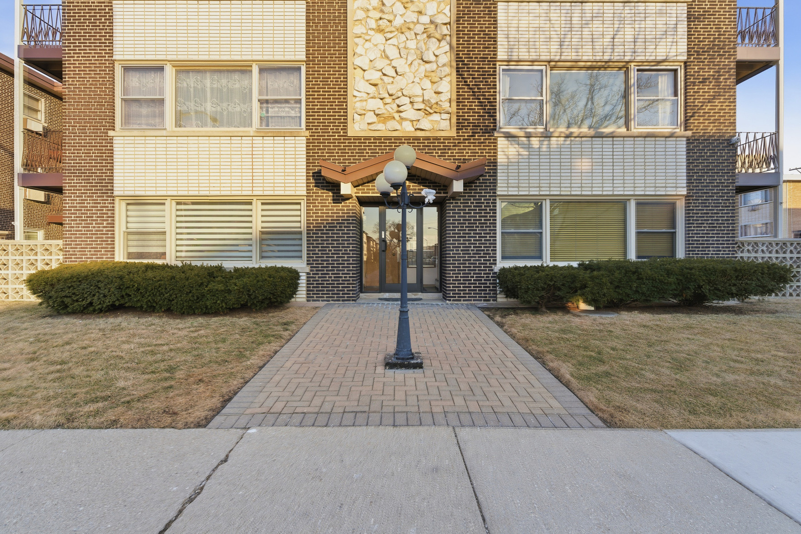 3001 N PARIS Avenue #207, River Grove, IL 60171