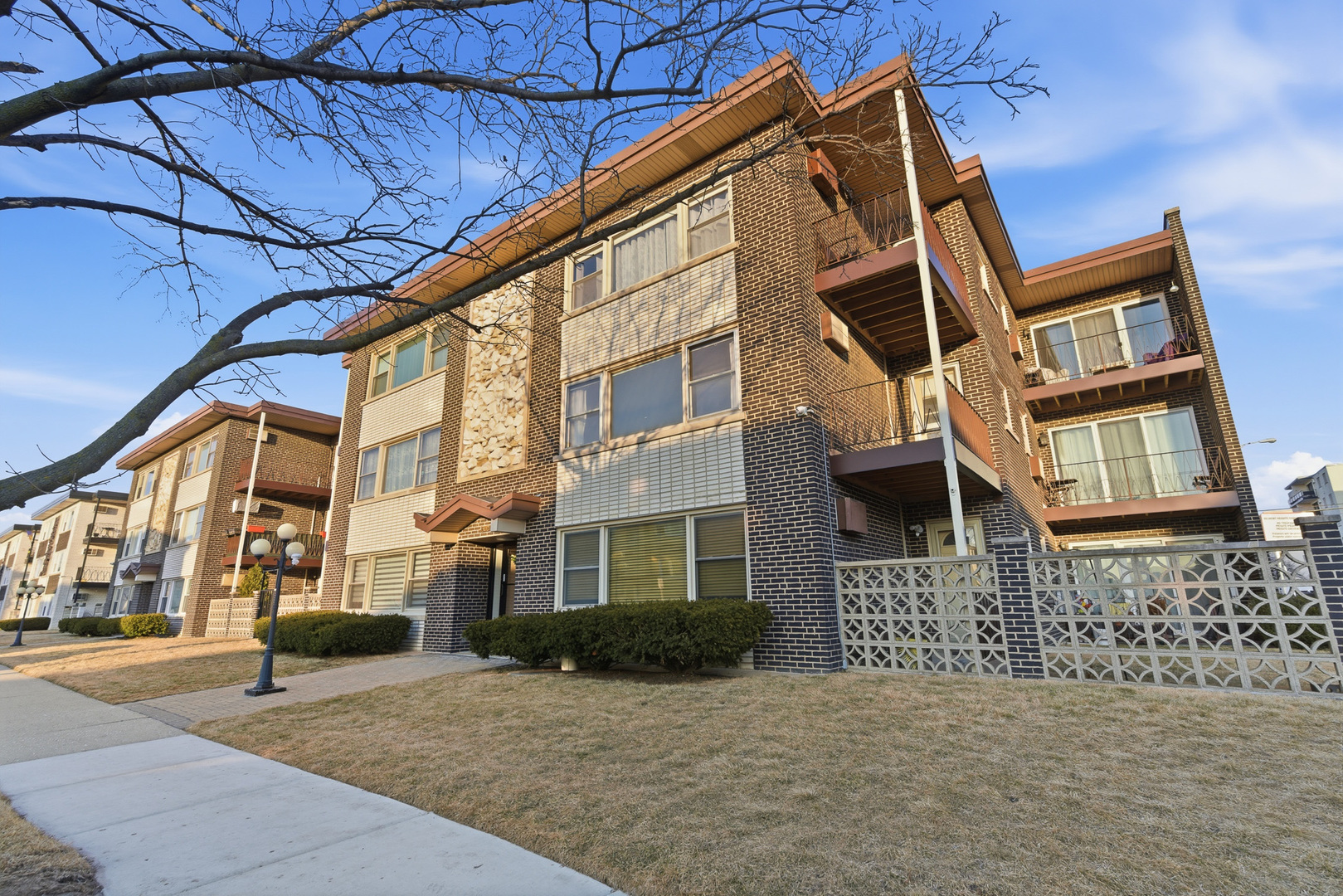 3001 N PARIS Avenue #207, River Grove, IL 60171