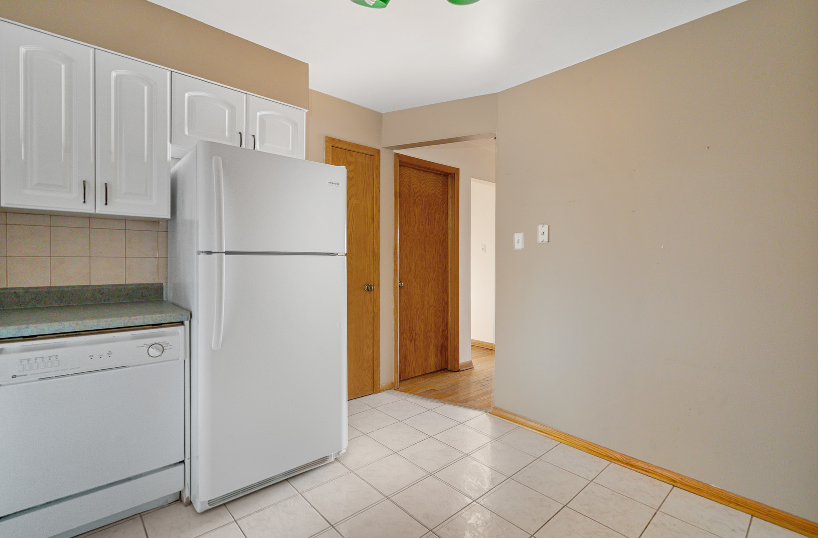 3001 N PARIS Avenue #207, River Grove, IL 60171