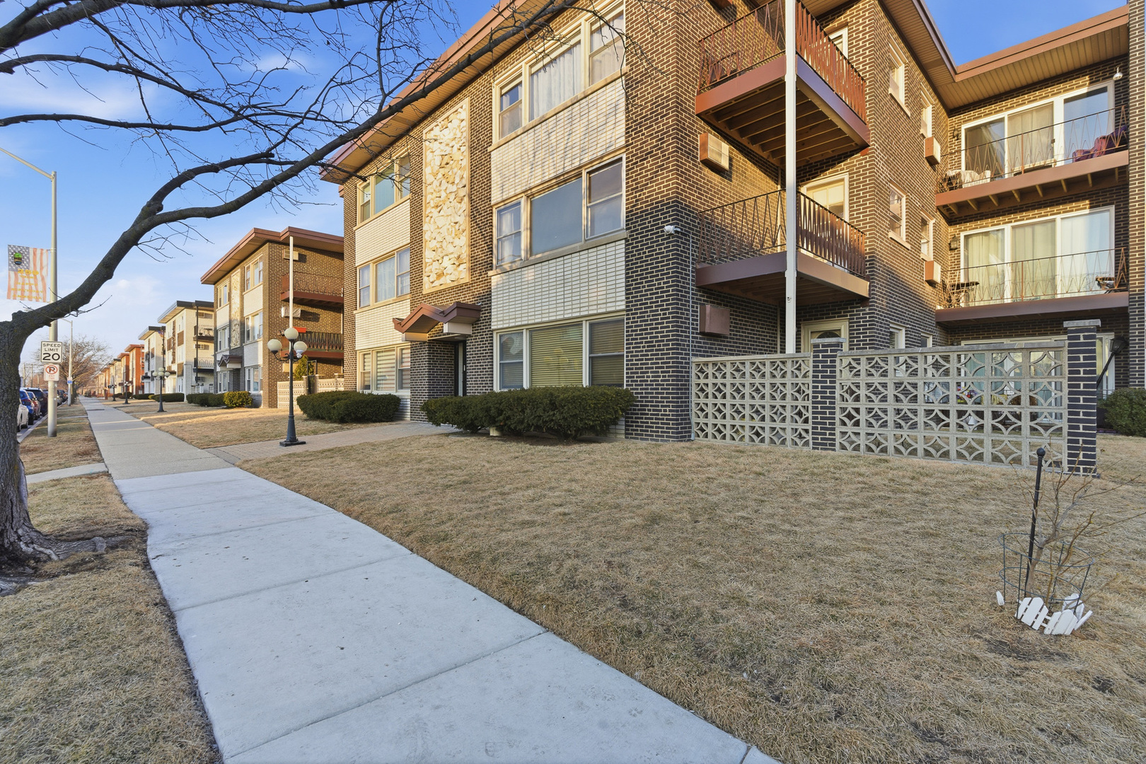 3001 N PARIS Avenue #207, River Grove, IL 60171