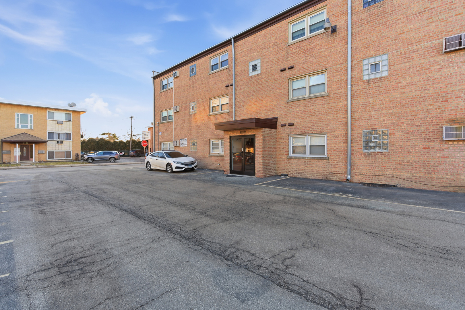 3001 N PARIS Avenue #207, River Grove, IL 60171