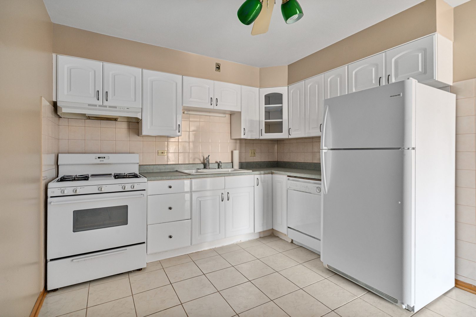 3001 N PARIS Avenue #207, River Grove, IL 60171