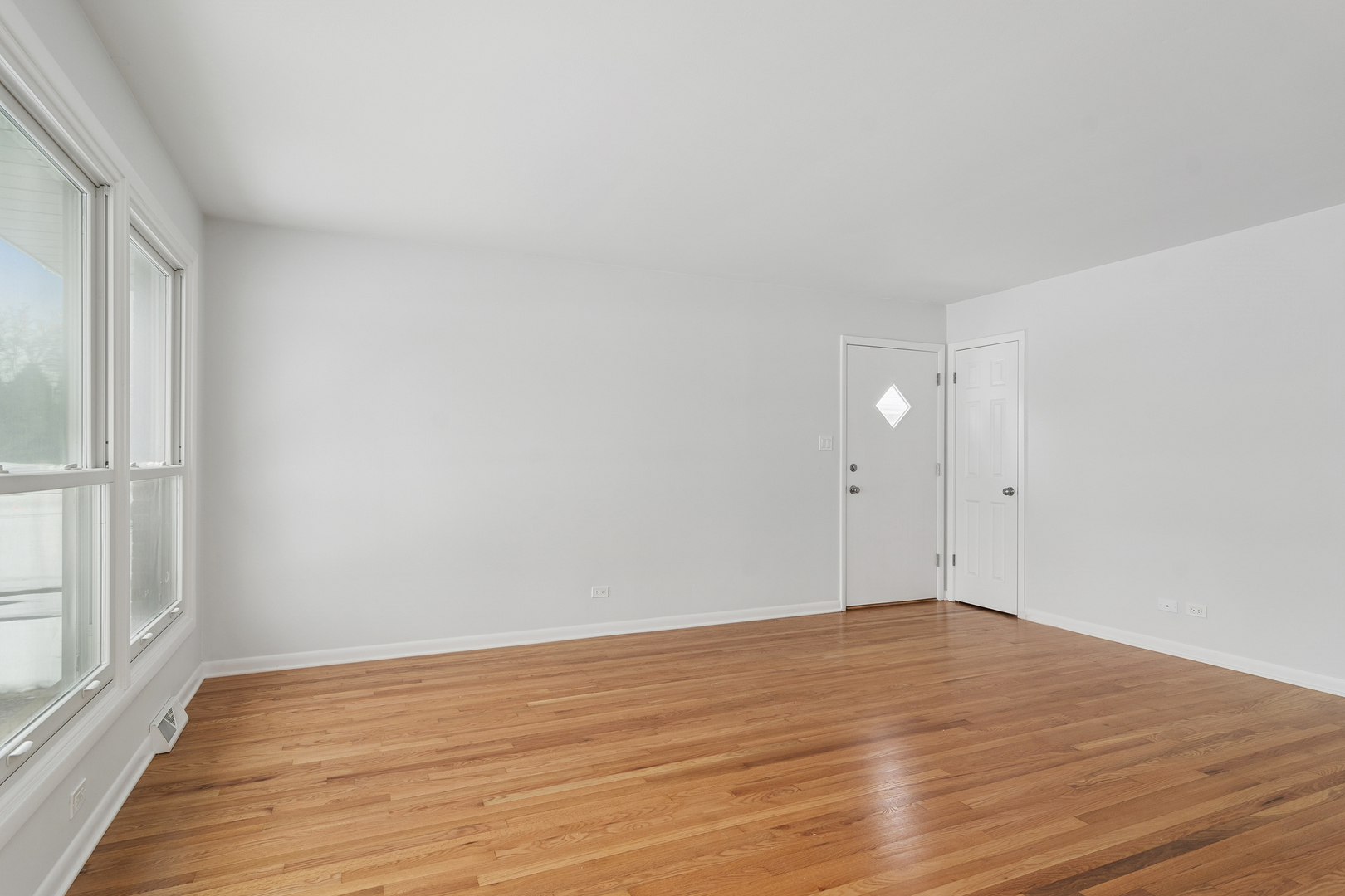 1229 S Haddow Avenue, Arlington Heights, IL 60005