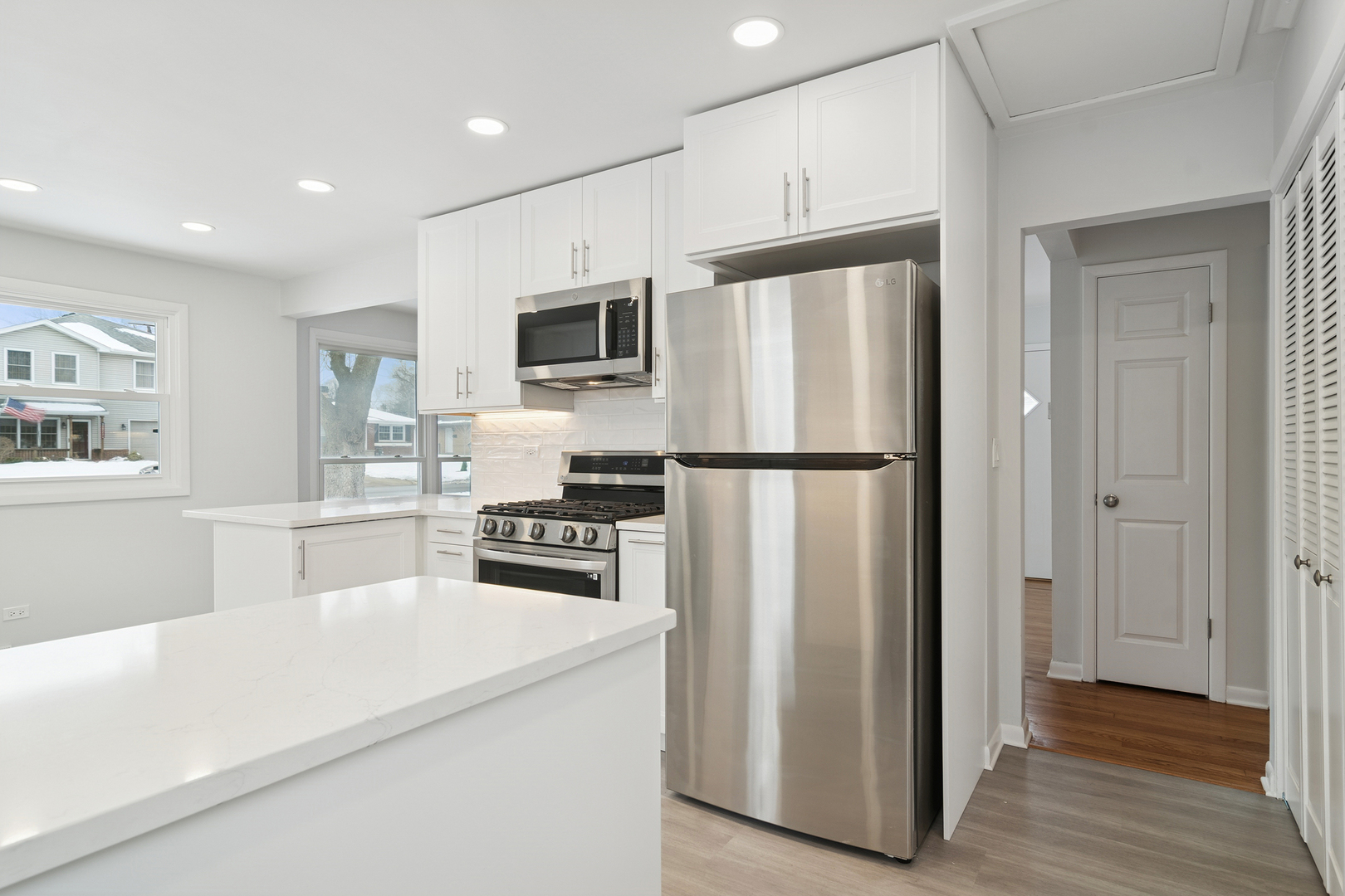 1229 S Haddow Avenue, Arlington Heights, IL 60005