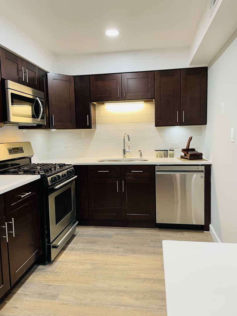 126 S La Londe Avenue #2B, Addison, IL 60101