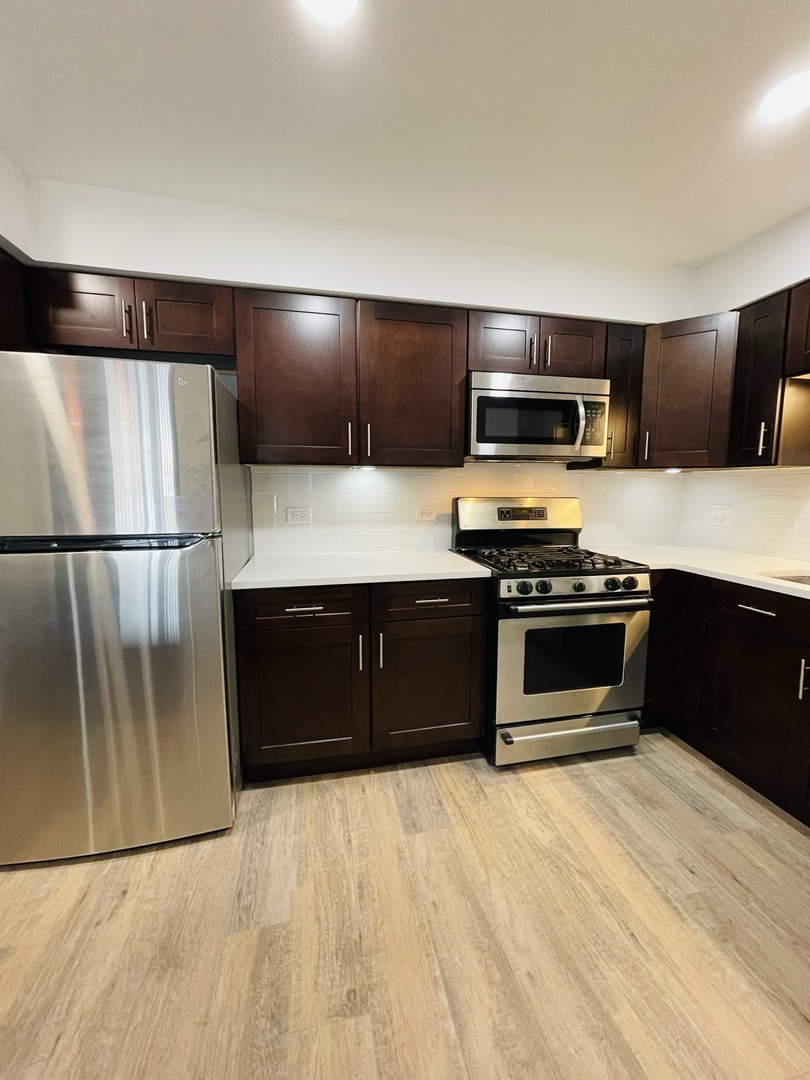 126 S La Londe Avenue #2B, Addison, IL 60101