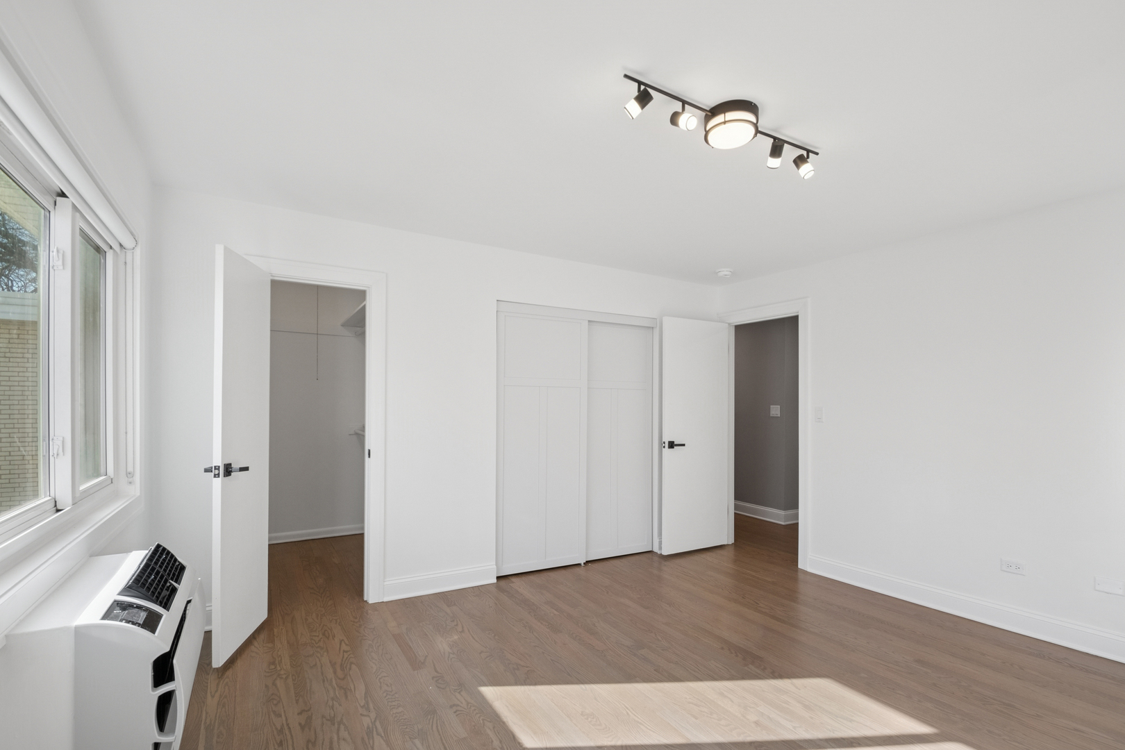 4201 N Paulina Street, Chicago, IL 60613