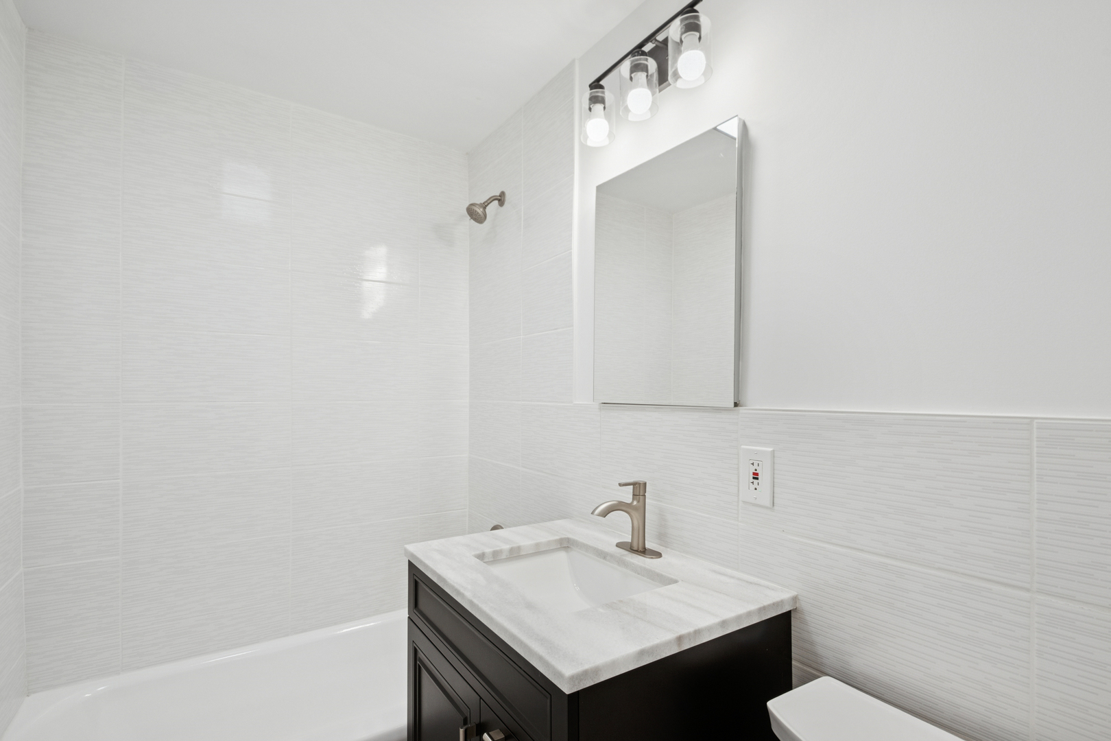 4201 N Paulina Street, Chicago, IL 60613