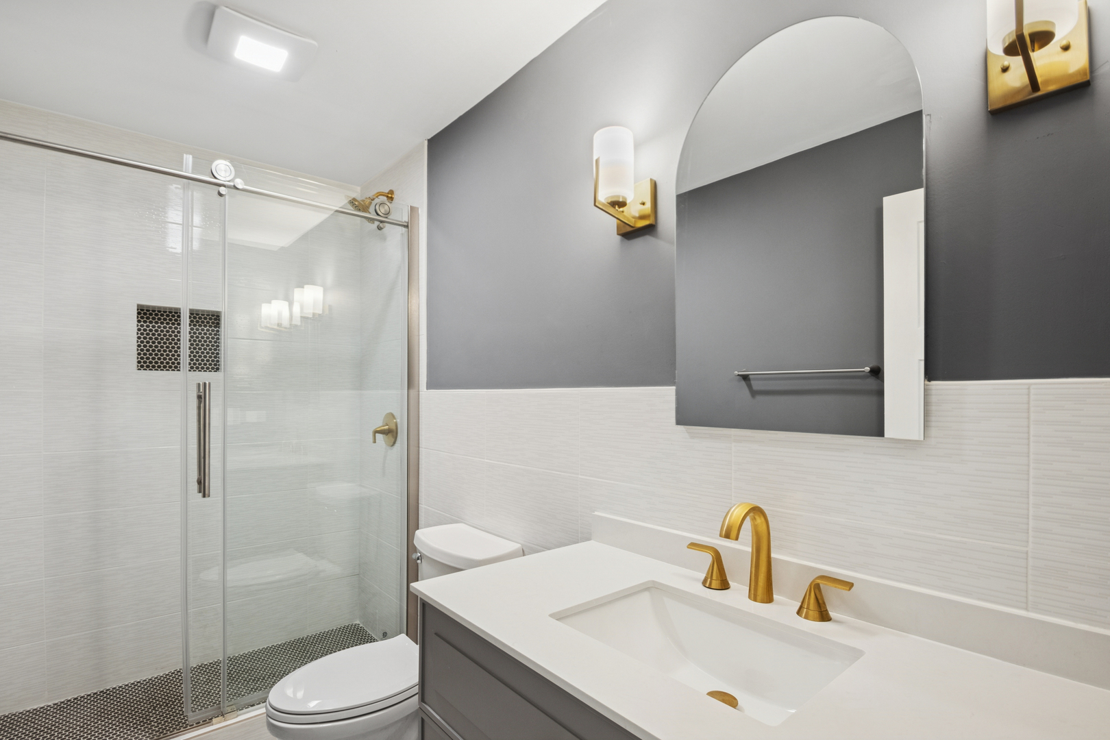 4201 N Paulina Street, Chicago, IL 60613