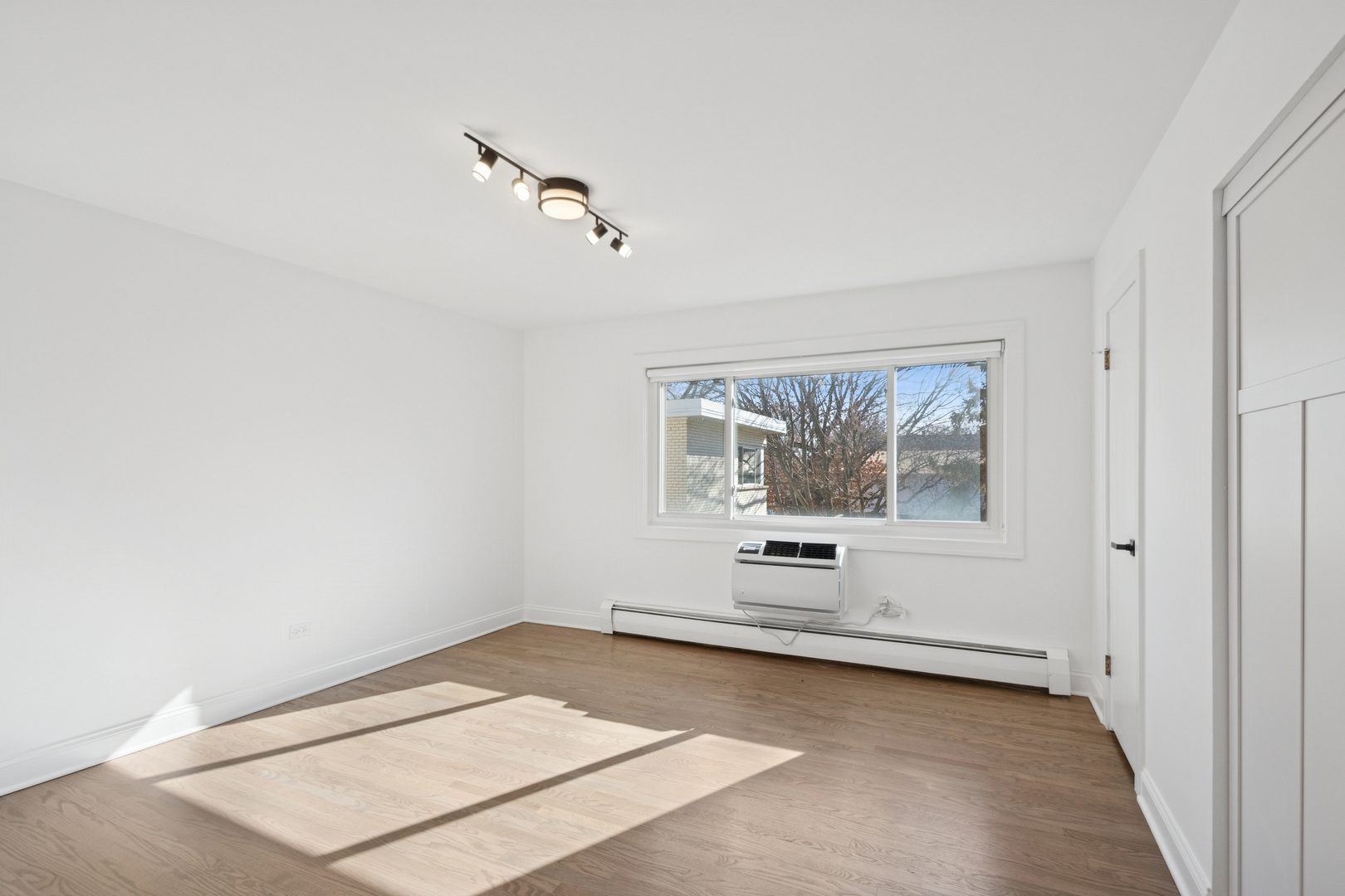 4201 N Paulina Street, Chicago, IL 60613