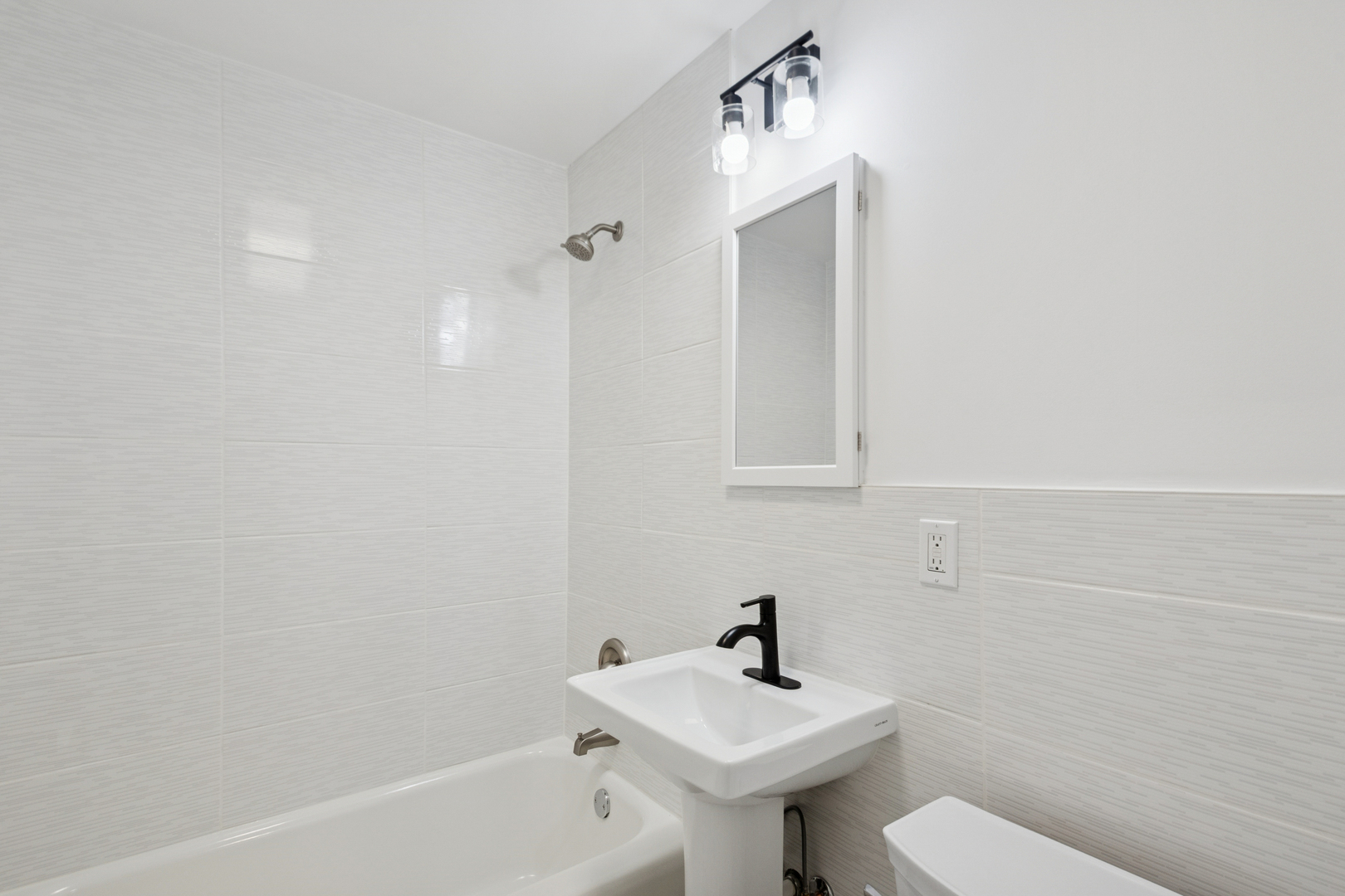 4201 N Paulina Street, Chicago, IL 60613