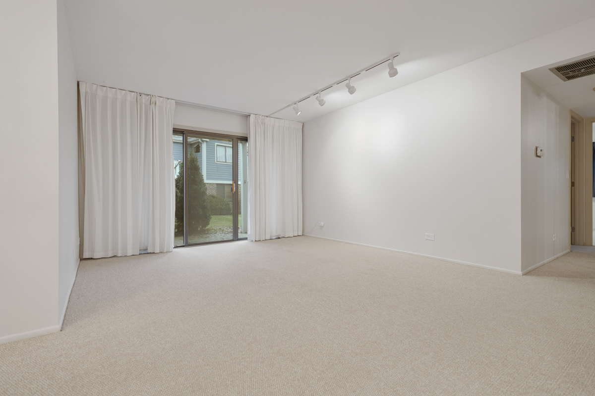 375 Pinetree Lane #D-1, Schaumburg, IL 60193