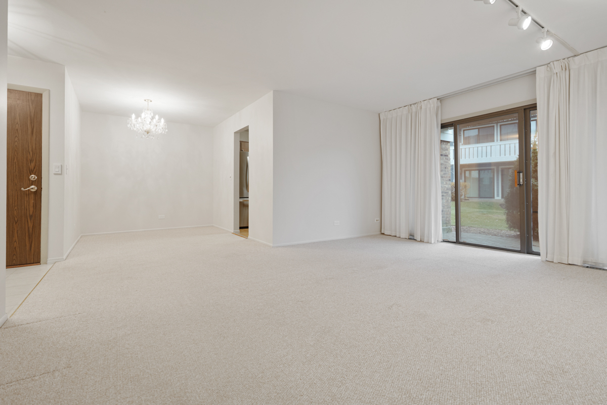 375 Pinetree Lane #D-1, Schaumburg, IL 60193