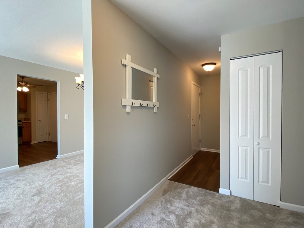 500 Chase Drive #16, Clarendon Hills, IL 60514