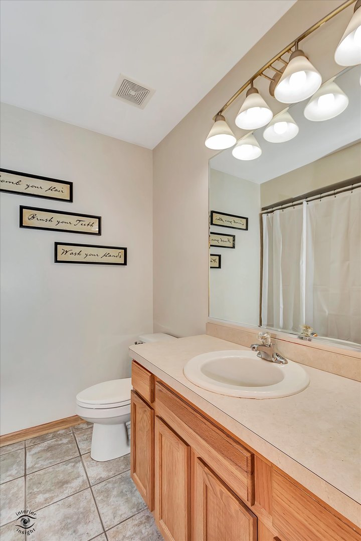 8057 W Duane Drive, Frankfort, IL 60423