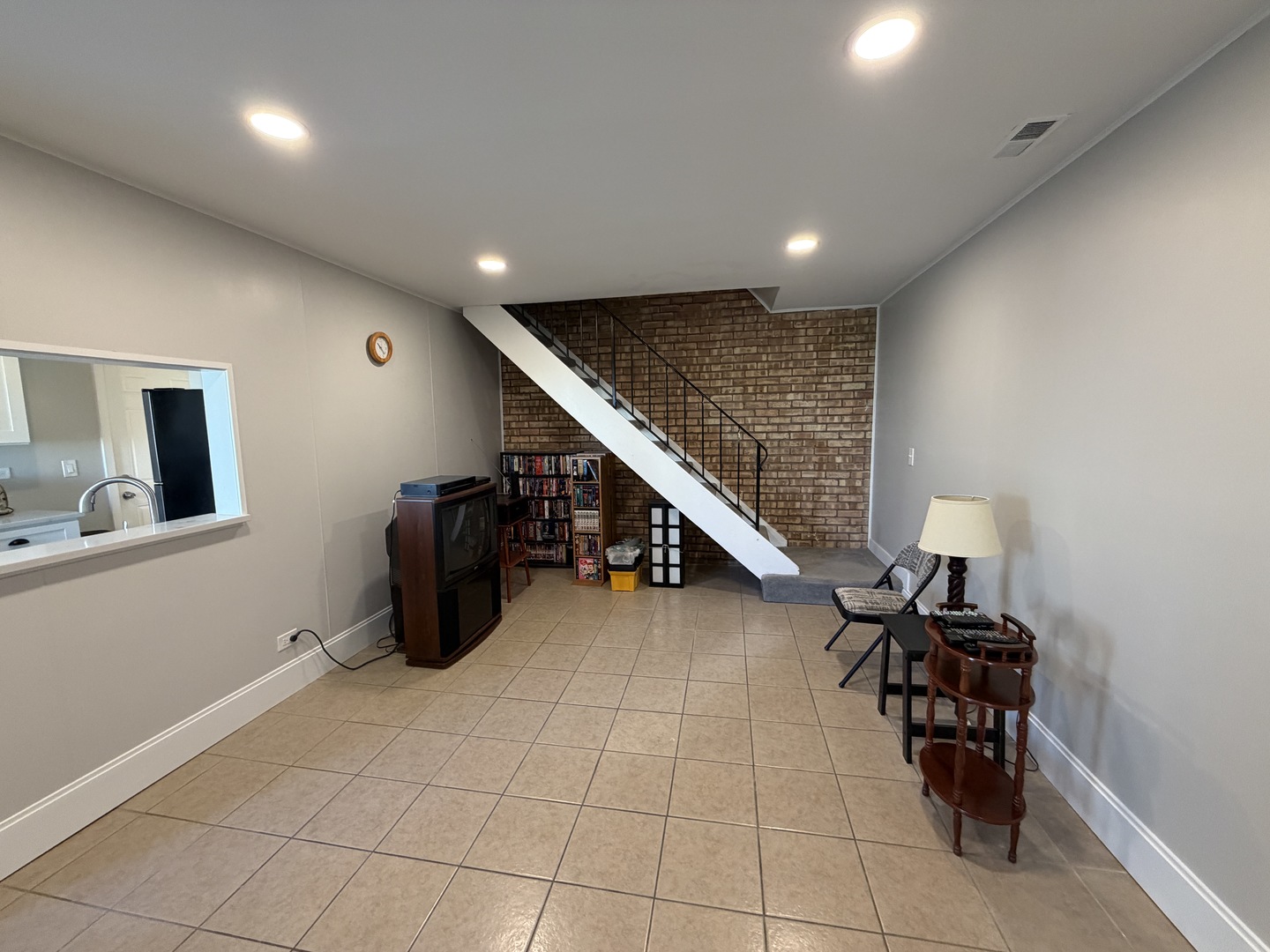 335 David Court #B, Bartlett, IL 60103