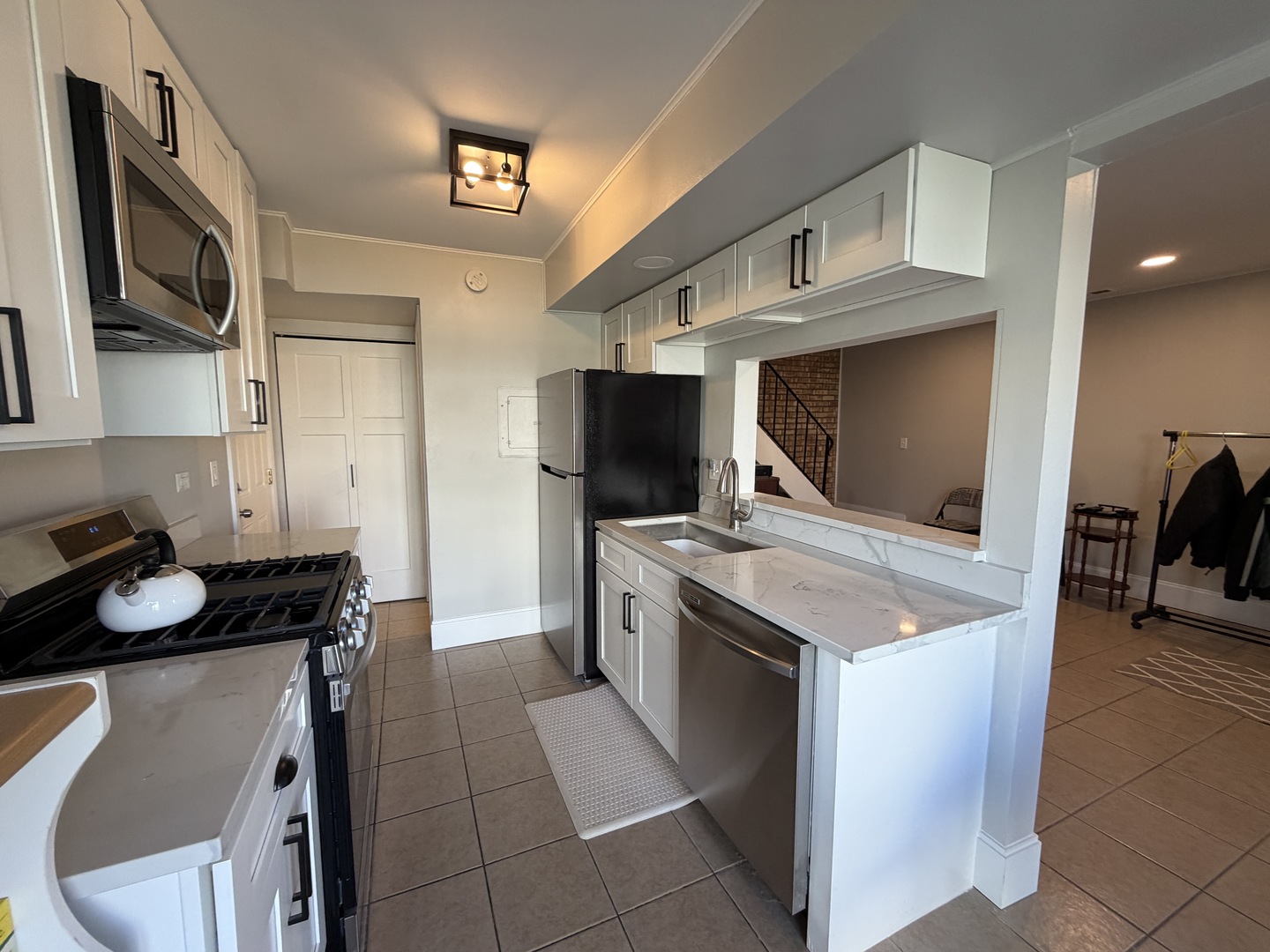 335 David Court #B, Bartlett, IL 60103