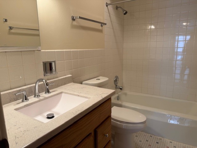 5240 Galitz Street #101, Skokie, IL 60077