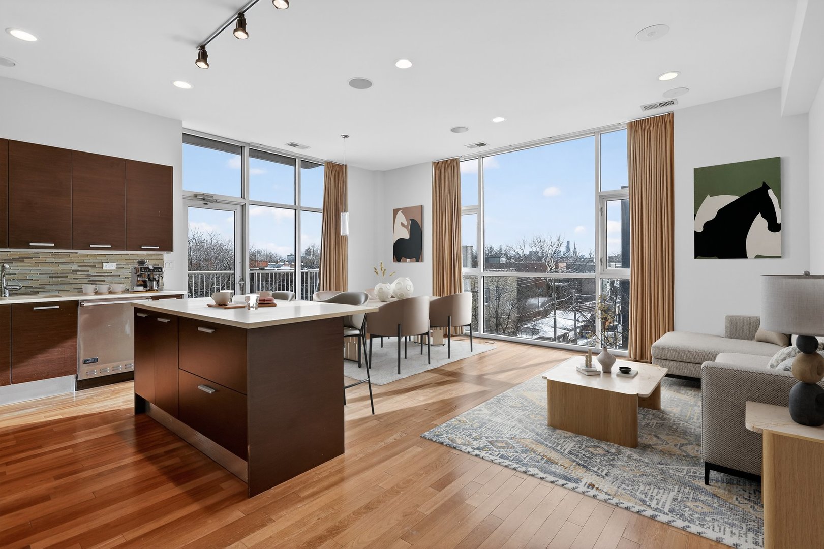 1550 W CORNELIA Avenue #401, Chicago, IL 60657