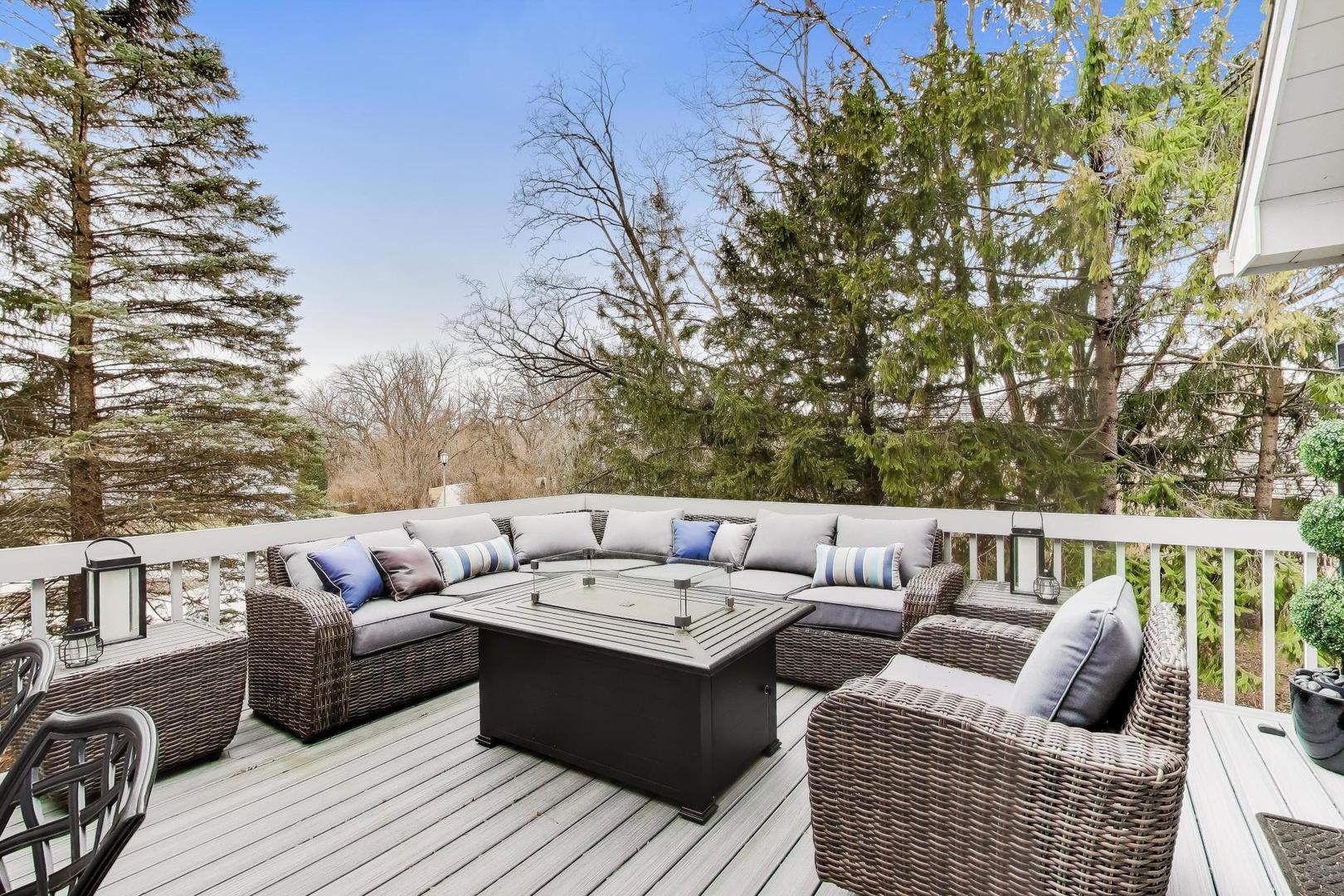 22 Rodeo Drive, Burr Ridge, IL 60527