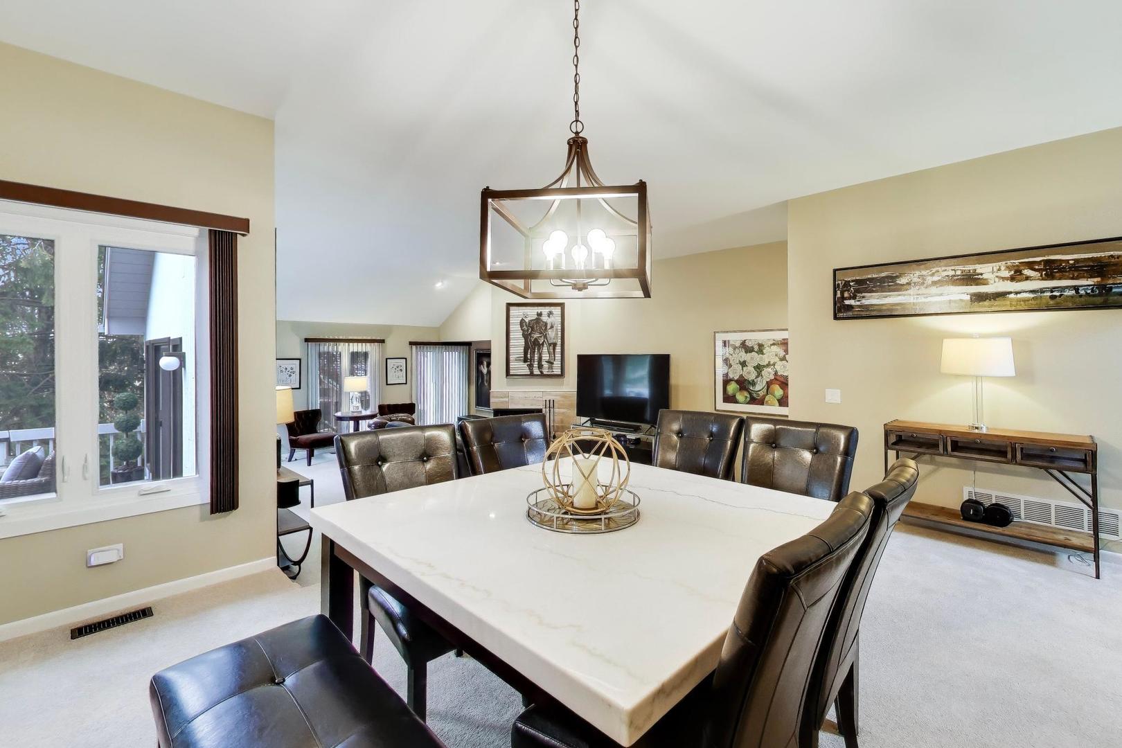 22 Rodeo Drive, Burr Ridge, IL 60527